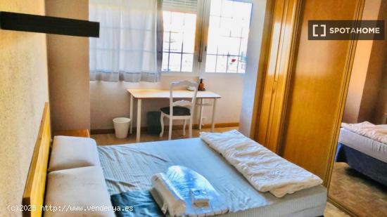 Habitación en apartamento compartido de 5 dormitorios situado cerca de Moncloa, Madrid - MADRID