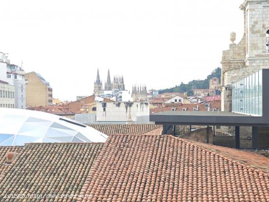 PISO DE CINCO DORMITORIOS CON GARAJE Y TRASTERO EN PLENO CENTRO - BURGOS