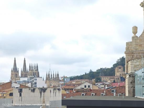 PISO DE CINCO DORMITORIOS CON GARAJE Y TRASTERO EN PLENO CENTRO - BURGOS