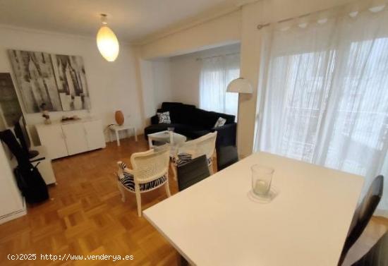 Alquiler del piso en Russafa de 3 habitaciones y 2 baños - VALENCIA