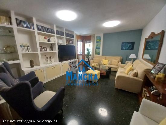  INMOBILIARIA LA MANCHA VENDE FANTÁSTICO PISO EN PLENO CENTRO DE ALBACETE, CON PATIO Y GARAJE. - ALB 