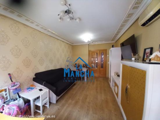 REF: Y081. INMOBILIARIA LA MANCHA VENDE PISO EN ZONA FERIA CON 3 HABITACIONES Y PATIO. - ALBACETE