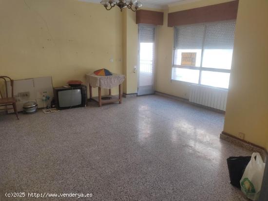 OPORTUNIDAD DE VIVIENDA AMPLIA Y CENTRICA PARA REFORMAR CON ZONAS EXTERIORES - ALBACETE