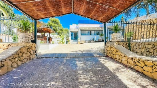 Villa en venta en La Nucia (Alicante)