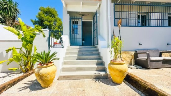 Villa en venta en La Nucia (Alicante)