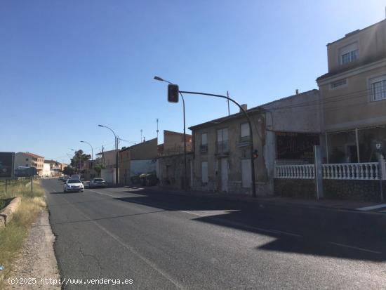 TERRENO URBANO CON CASA PARA CONSTRUIR - MURCIA