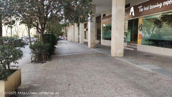 Local comercial en venta en Plaza del Conde Valle de Suchil 17 (Madrid) - MADRID