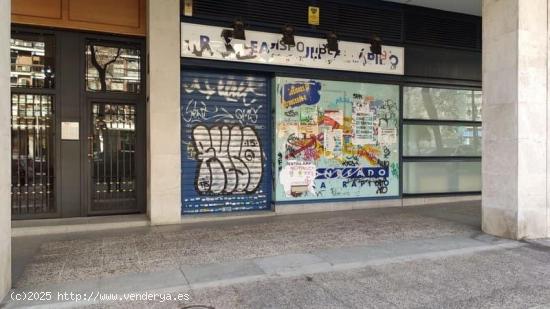 Local comercial en venta en Plaza del Conde Valle de Suchil 17 (Madrid) - MADRID