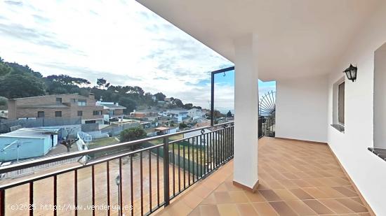 Casa en la urbanización Font dels Enamorats, Caldes de Montbui, ideal para dos familias - BARCELONA