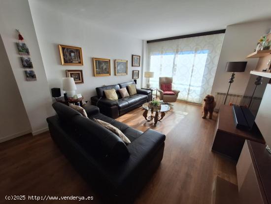 ATICO CENTRICO  EN PLANTA CON TERRAZA EN DUPLEX, TRASTERO Y PISCINA - BARCELONA