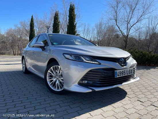 Toyota Camry Advance 220H 2.5 218cv. *IVA deducible* *39.000 km* *2020* *Garantía Toyota* *Nacional