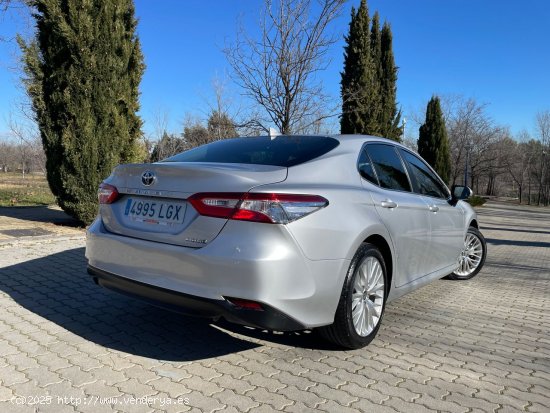 Toyota Camry Advance 220H 2.5 218cv. *IVA deducible* *39.000 km* *2020* *Garantía Toyota* *Nacional