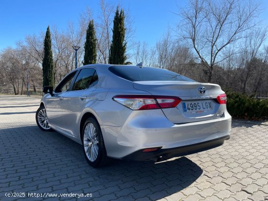 Toyota Camry Advance 220H 2.5 218cv. *IVA deducible* *39.000 km* *2020* *Garantía Toyota* *Nacional