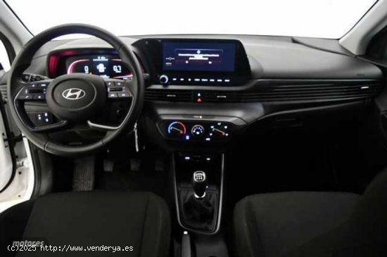 Hyundai Bayon 1.2 MPI Klass de 2024 con 4.776 Km por 18.490 EUR. en Sevilla