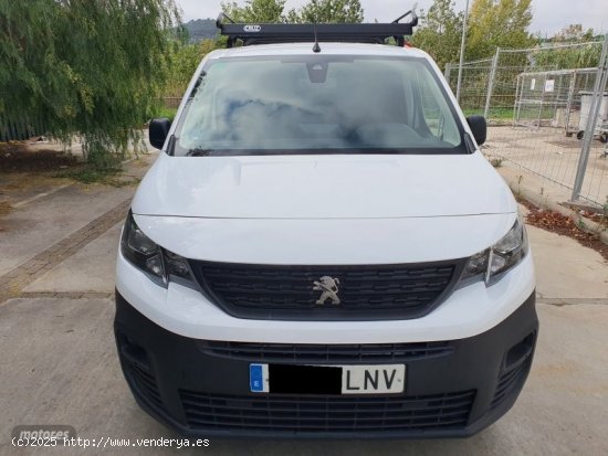 Peugeot Partner Premium Standar 73KW de 2021 con 134.000 Km por 9.995 EUR. en Girona