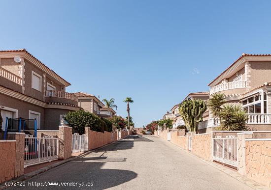 Villa independiente en Los Altos, Torrevieja - ALICANTE