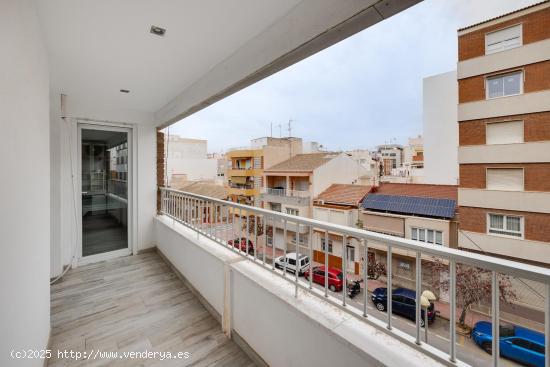 GRAN PISO DE 4 DORMITORIOS EN EL CENTRO - ALICANTE