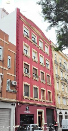 Vivienda reformada y con terraza, al lado de Mestalla. Visítalo en 360º desde donde tú quieras - 