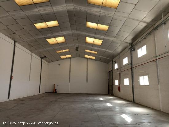 NAVE INDUSTRIAL DE 450 METROS EN LE MEJOR PUNTO DEL POLIGONO DE MELIANA CON INQUILINO - VALENCIA