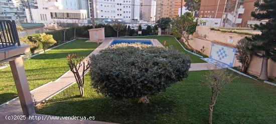 FANTASTICO APARTAMENTO DE 3 DORMITORIOS 2 BAÑOS , REFORMADO CON VISTAS AL MAR,, ZONA MERCADONA - AL