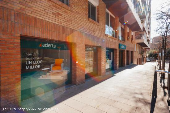 Magnifico local de 100 m² próximo a la estación de metro Llucmajor - BARCELONA