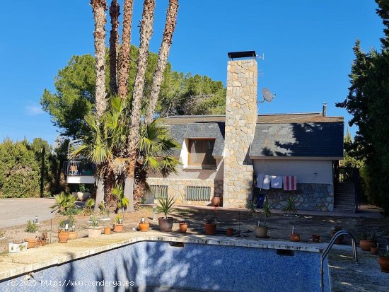 Villa en venta en Petrer (Alicante)