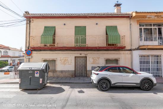 Casa en esquina en el centro de La Zubia - GRANADA