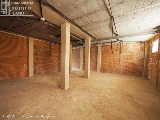 Se alquila local comercial en una de las principales Avenidas de Tomelloso - CIUDAD REAL