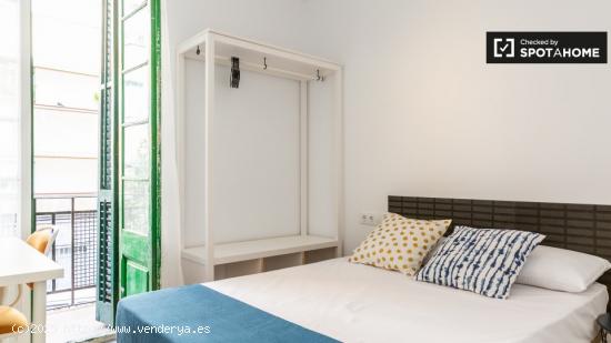 Encantadora habitación en apartamento de 5 dormitorios en L'Hospitalet de Llobregat - BARCELONA