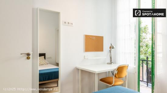 Encantadora habitación en apartamento de 5 dormitorios en L'Hospitalet de Llobregat - BARCELONA