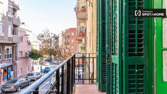 Encantadora habitación en apartamento de 5 dormitorios en L'Hospitalet de Llobregat - BARCELONA