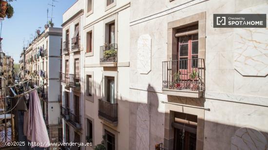 Habitación equipada con ventana con vista a la calle en piso compartido, El Raval - BARCELONA