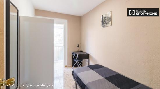 Habitación en piso de 4 dormitorios en alquiler en Barcelona - BARCELONA