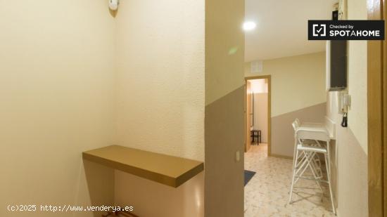 Habitación en piso de 4 dormitorios en alquiler en Barcelona - BARCELONA