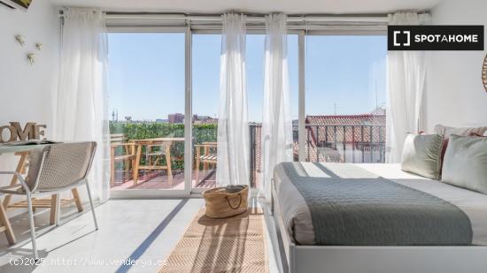 Piso tipo loft de 2 dormitorios en alquiler en el centro de Madrid - MADRID