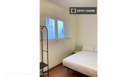 Habitación en piso compartido en barcelona. - BARCELONA