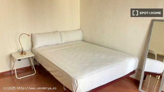 Habitación en piso compartido en barcelona. - BARCELONA