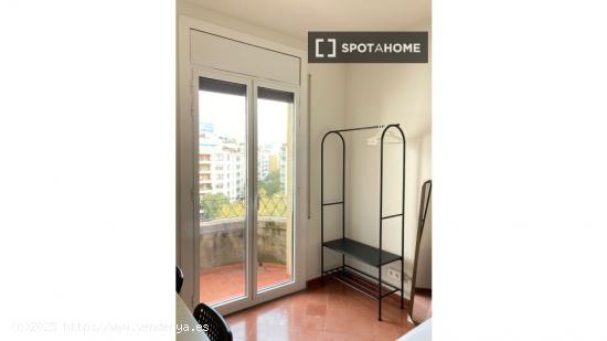 Habitación en piso compartido en barcelona. - BARCELONA