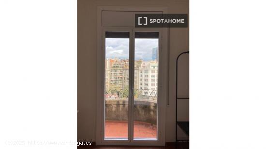 Habitación en piso compartido en barcelona. - BARCELONA