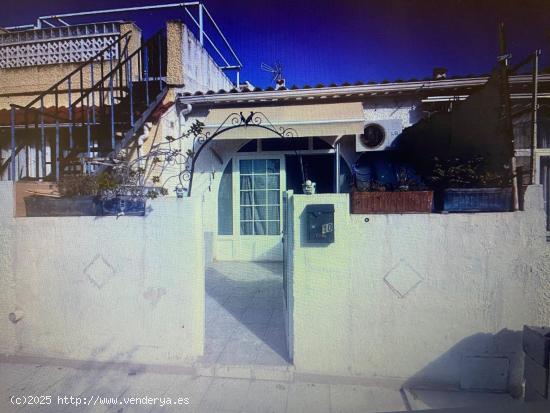 GRAN BUNGALOW PLANTA BAJA EN TORREVIEJA (EL CHAPARRAL), 1 HAB, 1 BAÑO - ALICANTE