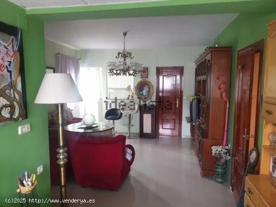  ** SE ALQUILA ESTUPENDO PISO EN ARABIAL ** - GRANADA 