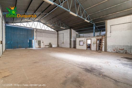 NAVE INDUSTRIAL DE 240M2 EN JUN-GRANADA - GRANADA