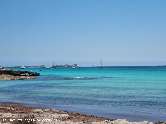 MARAVILLOSO PISO PRIMERA LINEA DE PLAYA EN SES COVETES - BALEARES