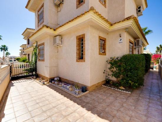 Casa adosada en Playa Flamenca, Torrevieja - ALICANTE