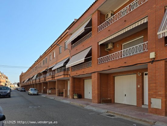  Unifamiliar adosada en venta  en Albatàrrec - Lleida 