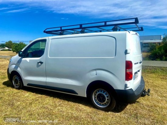 Opel Vivaro 1.5 / 100CV de 2020 con 77.000 Km por 18.900 EUR. en Sevilla