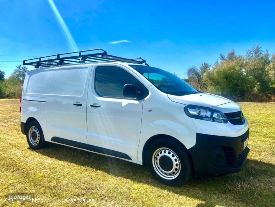 Opel Vivaro 1.5 / 100CV de 2020 con 77.000 Km por 18.900 EUR. en Sevilla