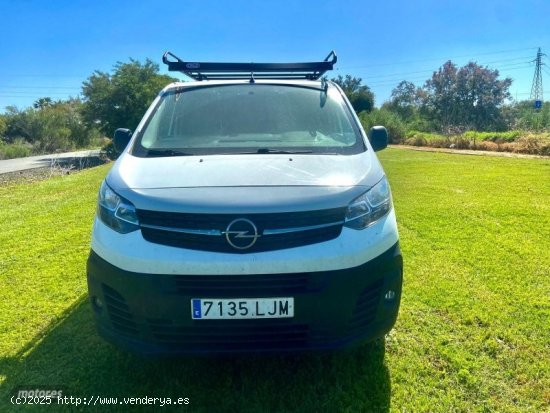 Opel Vivaro 1.5 /100CV de 2020 con 122.000 Km por 16.800 EUR. en Sevilla