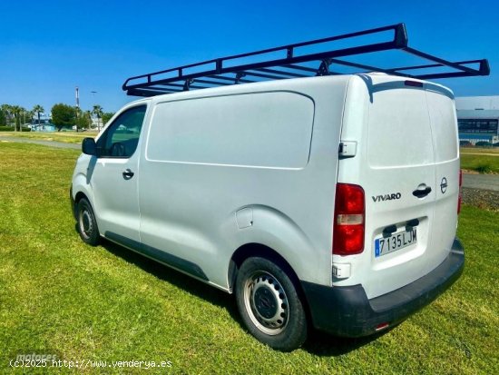 Opel Vivaro 1.5 /100CV de 2020 con 122.000 Km por 16.800 EUR. en Sevilla