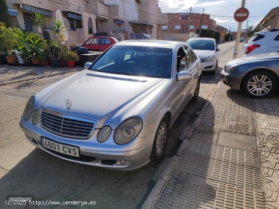  Mercedes Clase E E 320 CDI ELEGANCE AUTO de 2004 con 356.700 Km por 4.800 EUR. en Murcia 